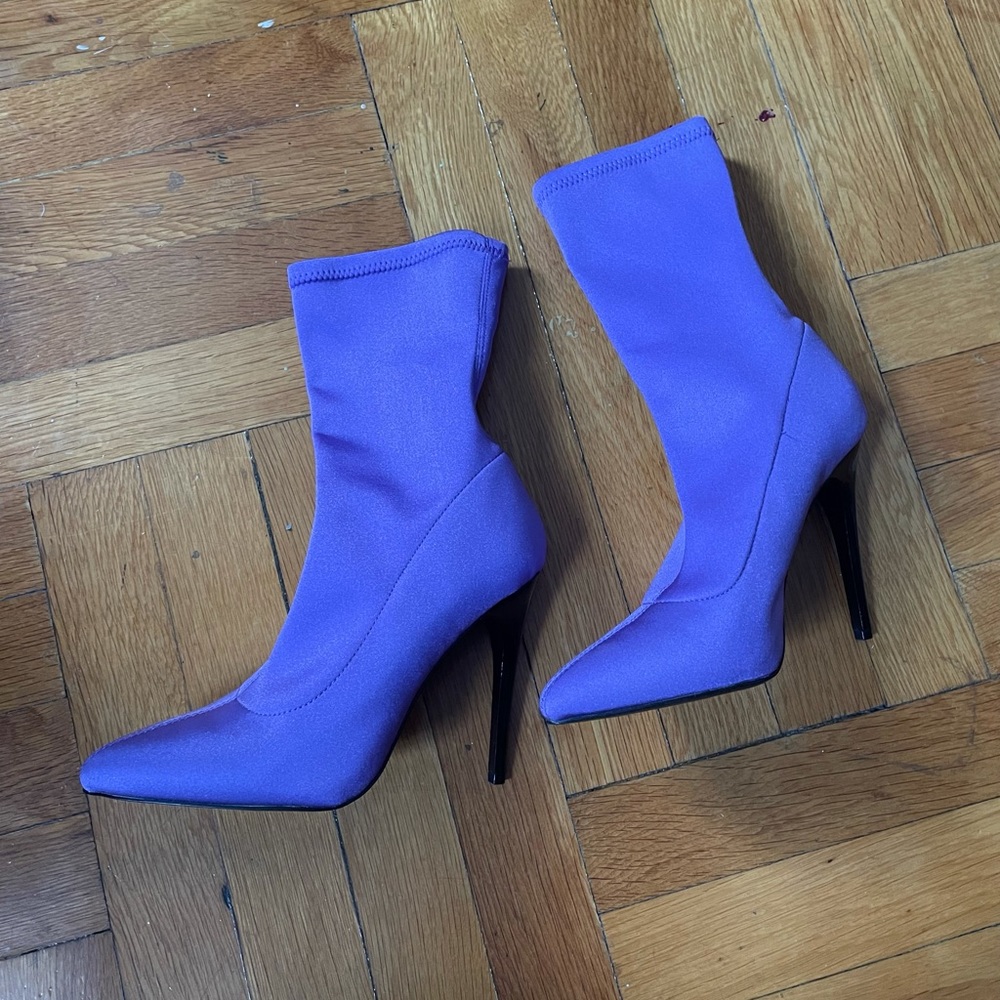 Bright purple stretchy high heels boots